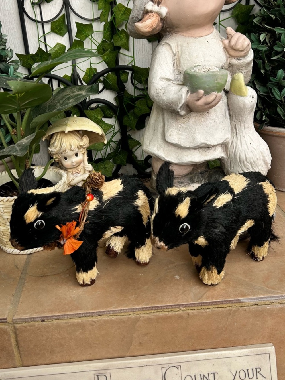 Set of 2 Sisal Cow Figures Black & Beige patchwork Farmhouse Decor Folk Art 8"